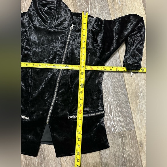 🔥 Disney Pixar COCO  black Velvet with red Roses classic jacket with excellent. - Picture 7 of 9